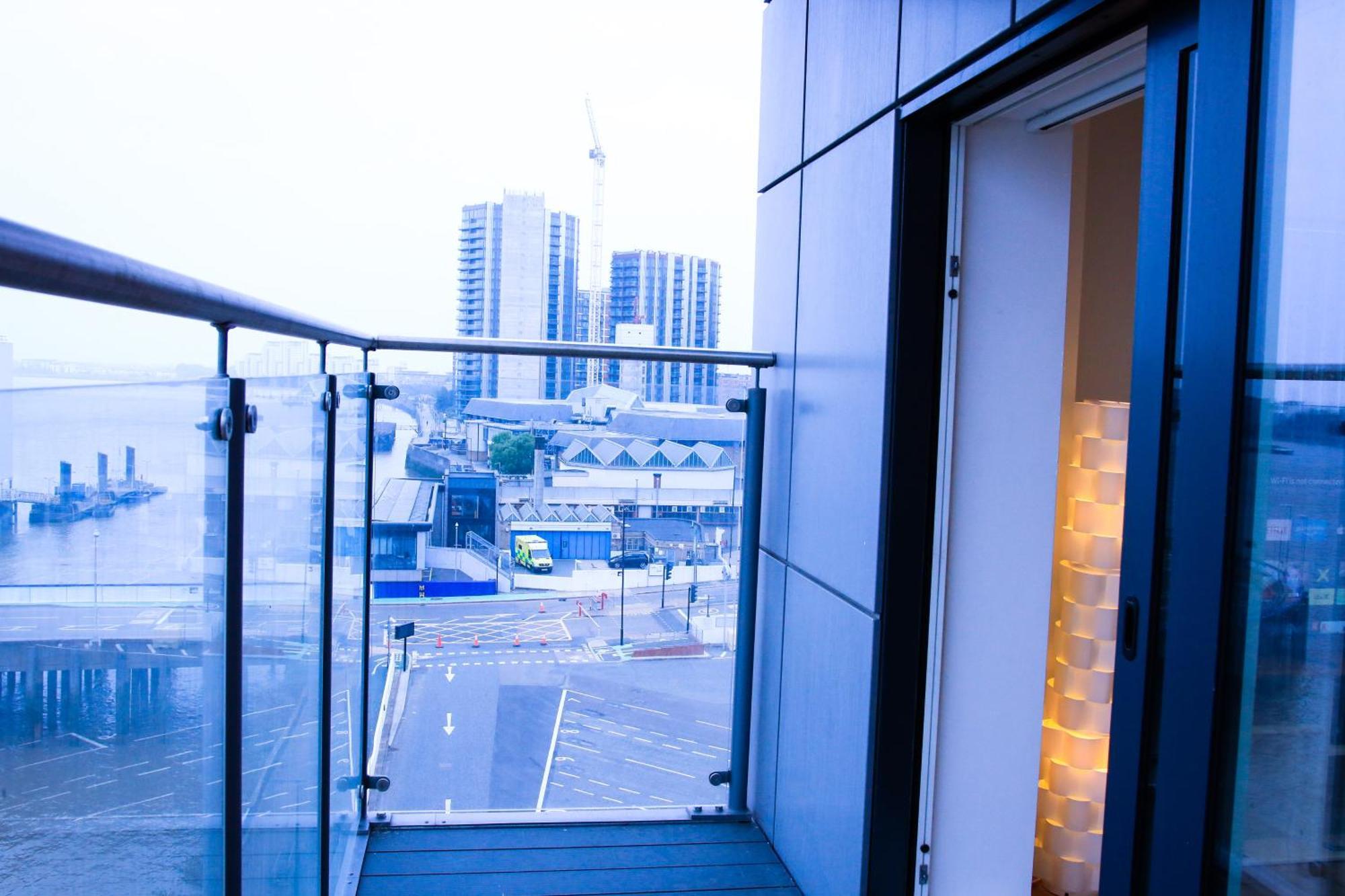 Fezza Luxury Apartment Londen Buitenkant foto